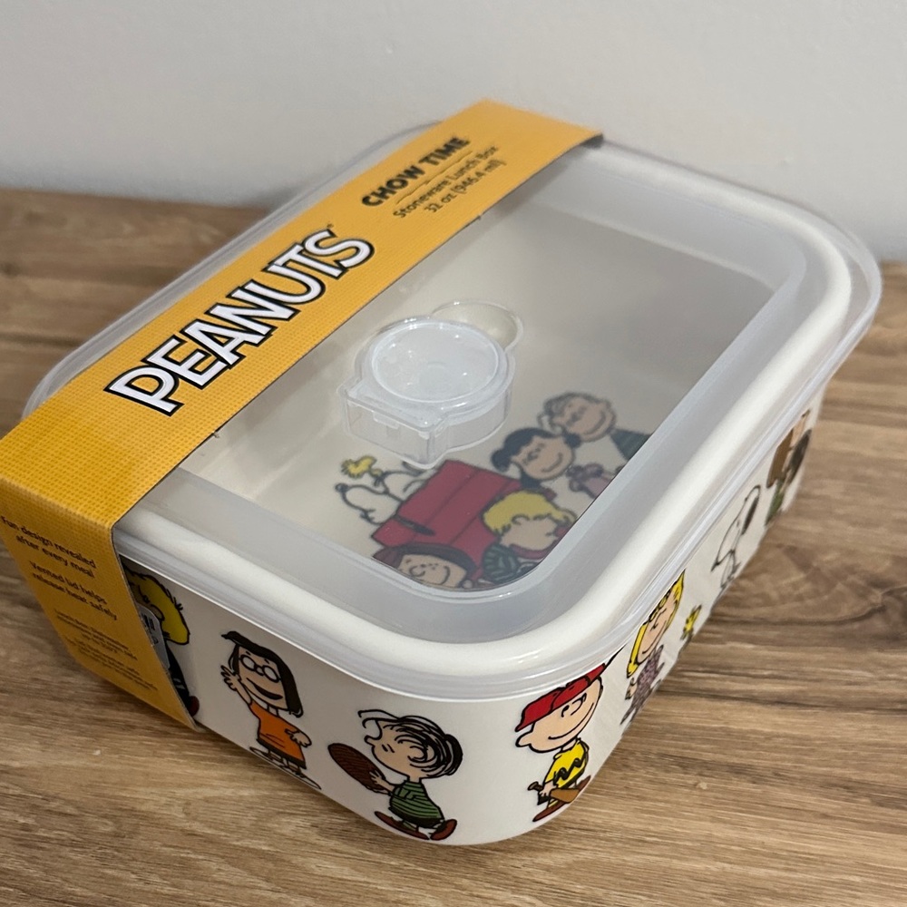 NEW Peanuts 32oz Chow Time Stoneware Lunch Box, microwave/dishwasher/oven safe